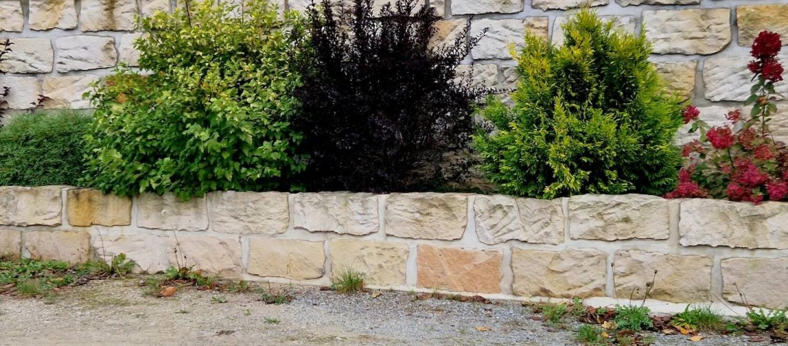 What To Look For In A Contractor When You're Looking to Build a Commercial Retaining Wall